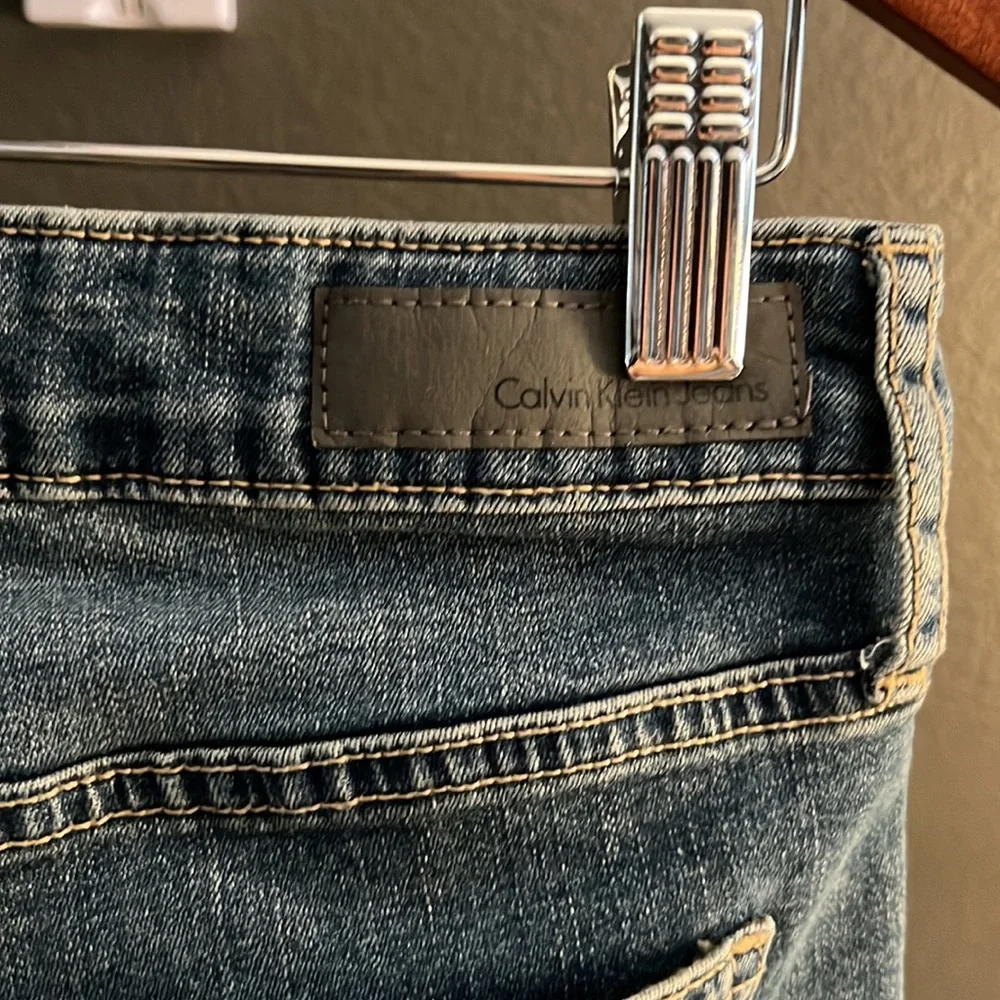 1 hour sale. Calvin Klein, slim boyfriend jeans, size 4 - Picture 7 of 7